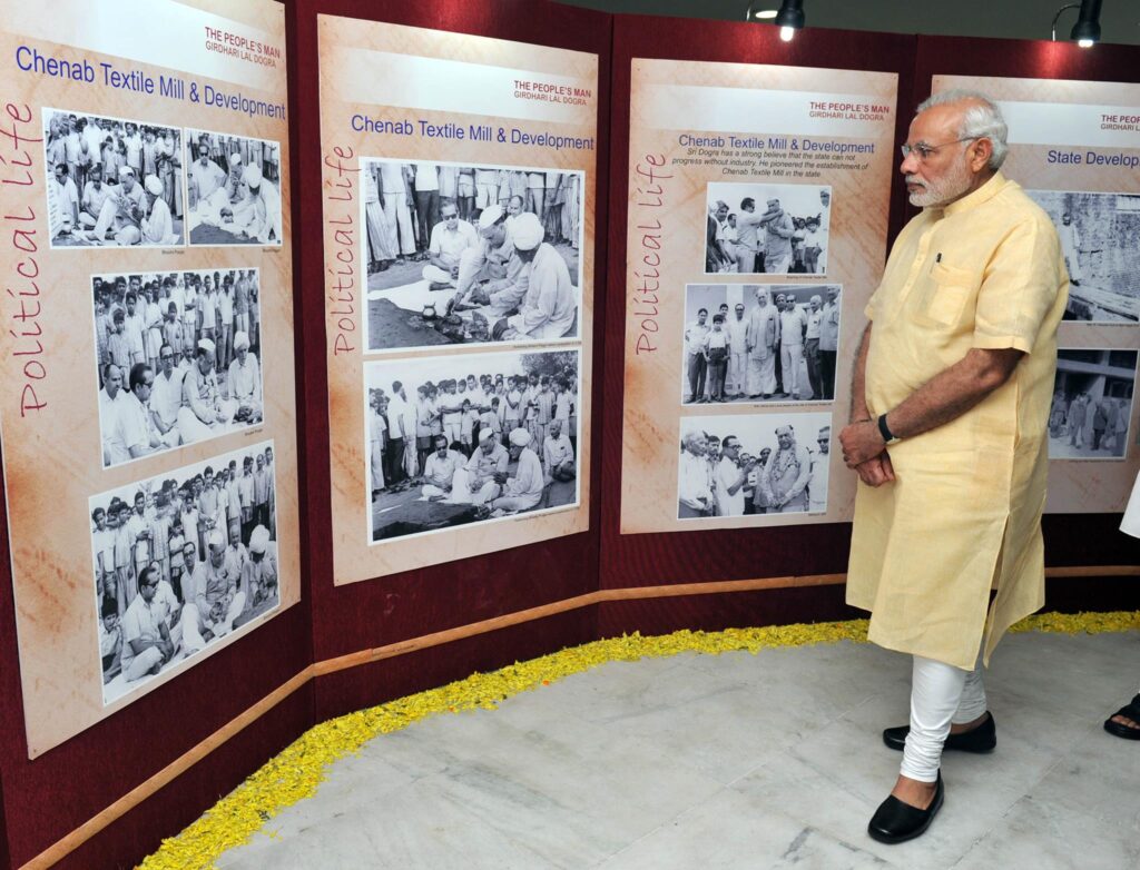 Prime Minister Modi evincing interest in photo-panels displayed in the ongoing exhibition on life  Girdhari Lal Dogra