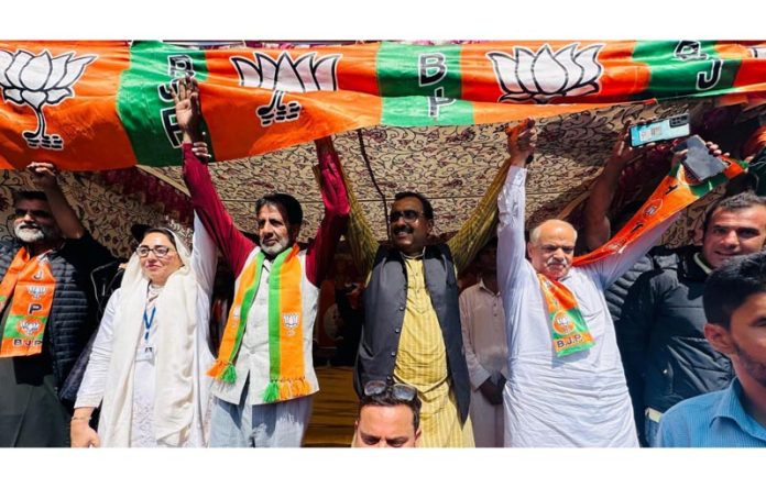  BJP leader and election Incharge J&K, Ram Madhav and party general secretary (Org), Ashok Koul along with other senior leaders at an election rally in Batra, Gurez