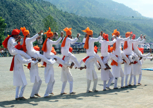 Artists performing Thali Dance