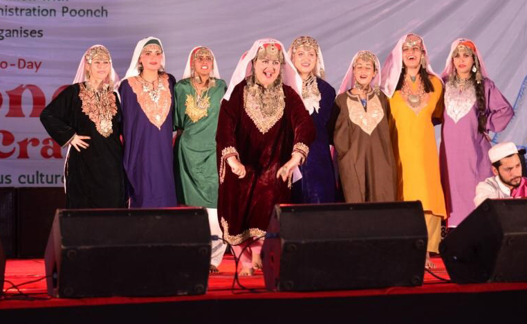 Artist performing Rouf Dance