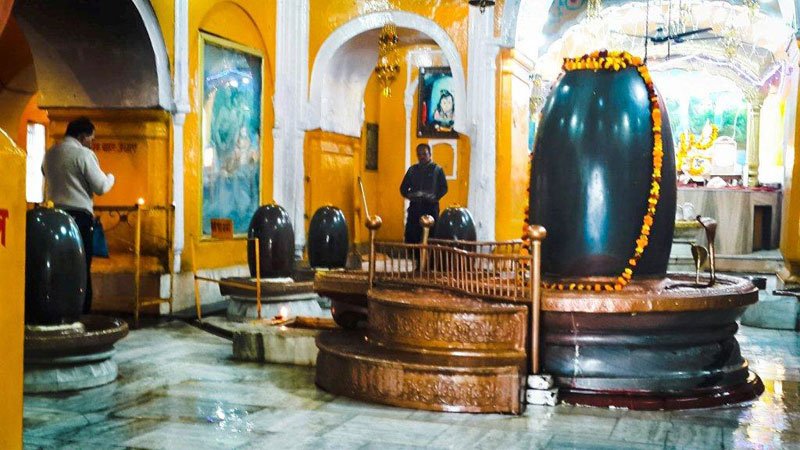  largest lingam, an 8-foot-tall black stone at ranbireshwar-temple Jammu 