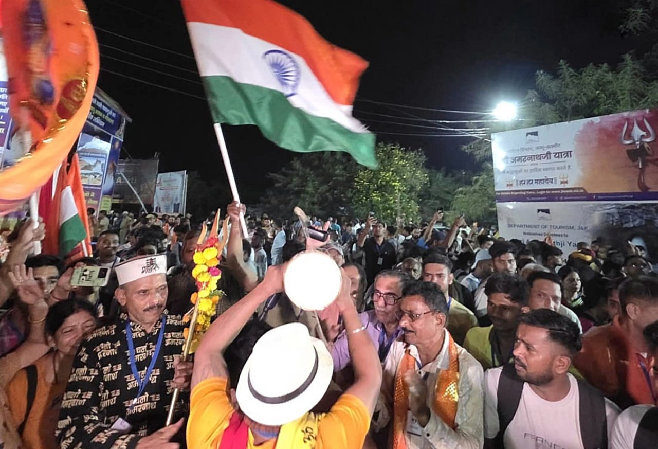 First batch of amarnath yatra pilgrims from jammu amid multi-tier security