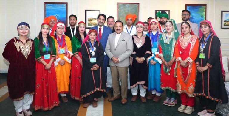 Dr Jitendra Hosts Get-Together For Republic Day’s J&K Tableau Team Video