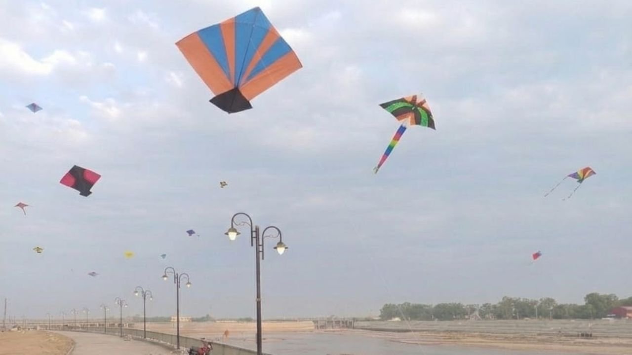 Tawi Riverfront Sparks a New Trend in Jammu: Sunday Morning Kite Flying Draws Crowds